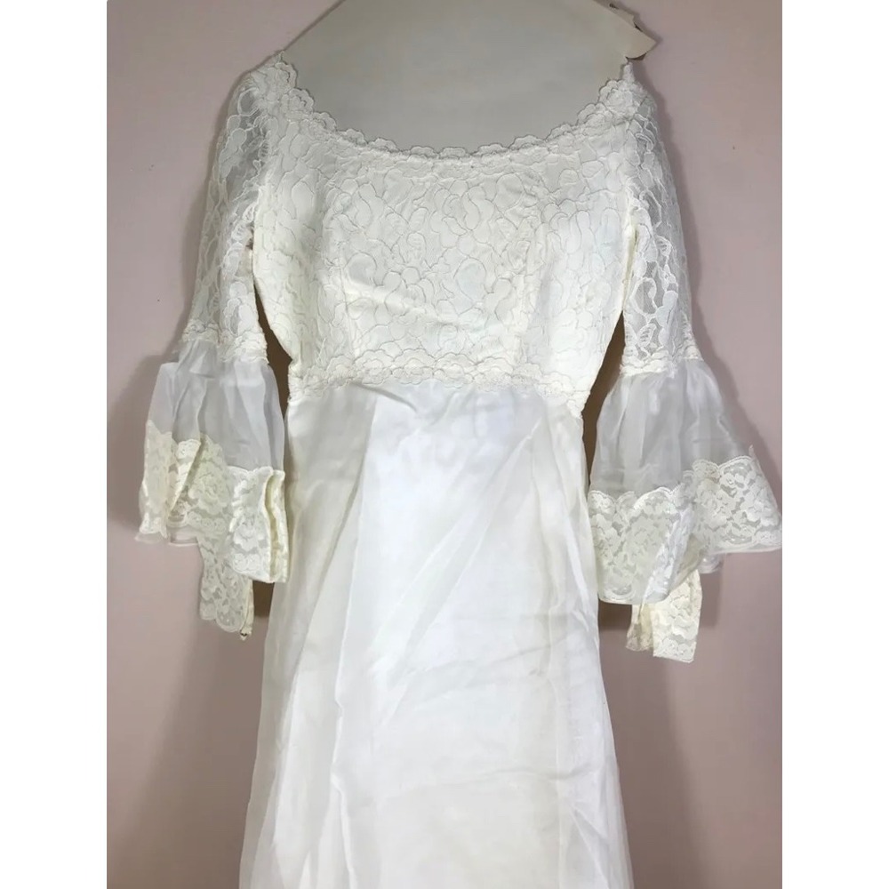Vintage ILGWU Ivory Lace Wedding Dress Bell Sleeve Ruffle Gown with Veil Hat Set - Picture 2 of 7